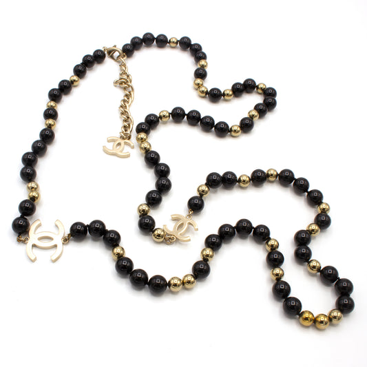 Chanel Coco CC pearl necklace