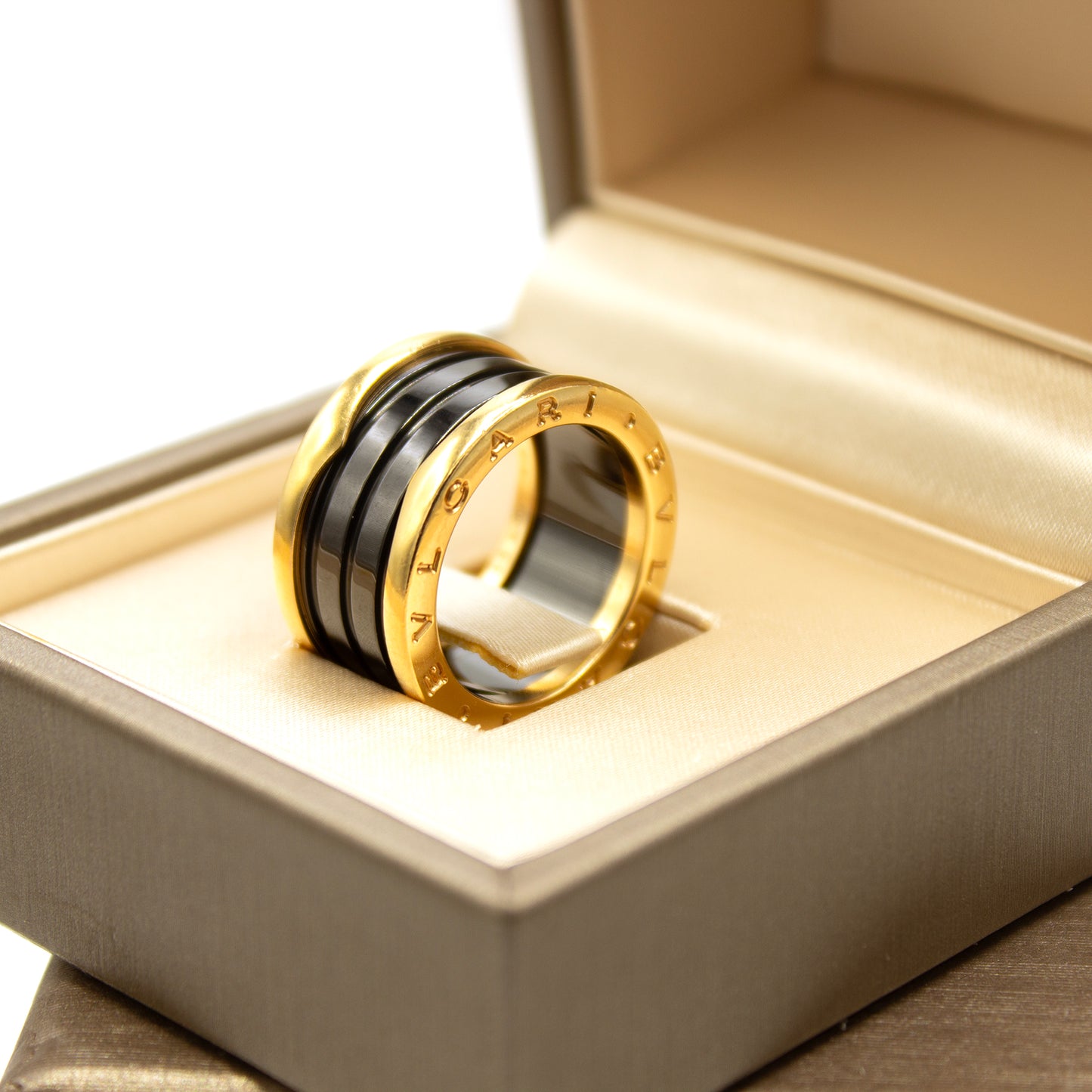Bulgari B.Zero1 18K ceramic ring