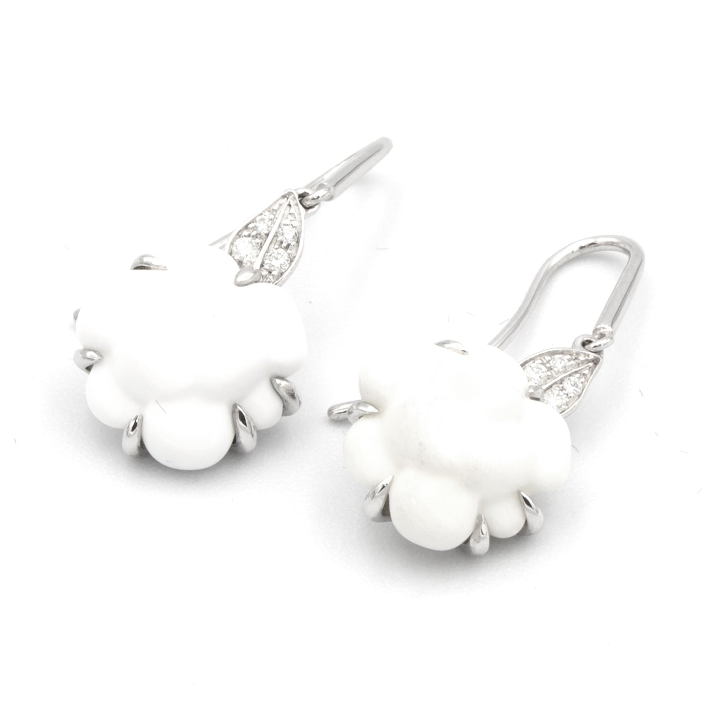 Chanel Camélia earrings