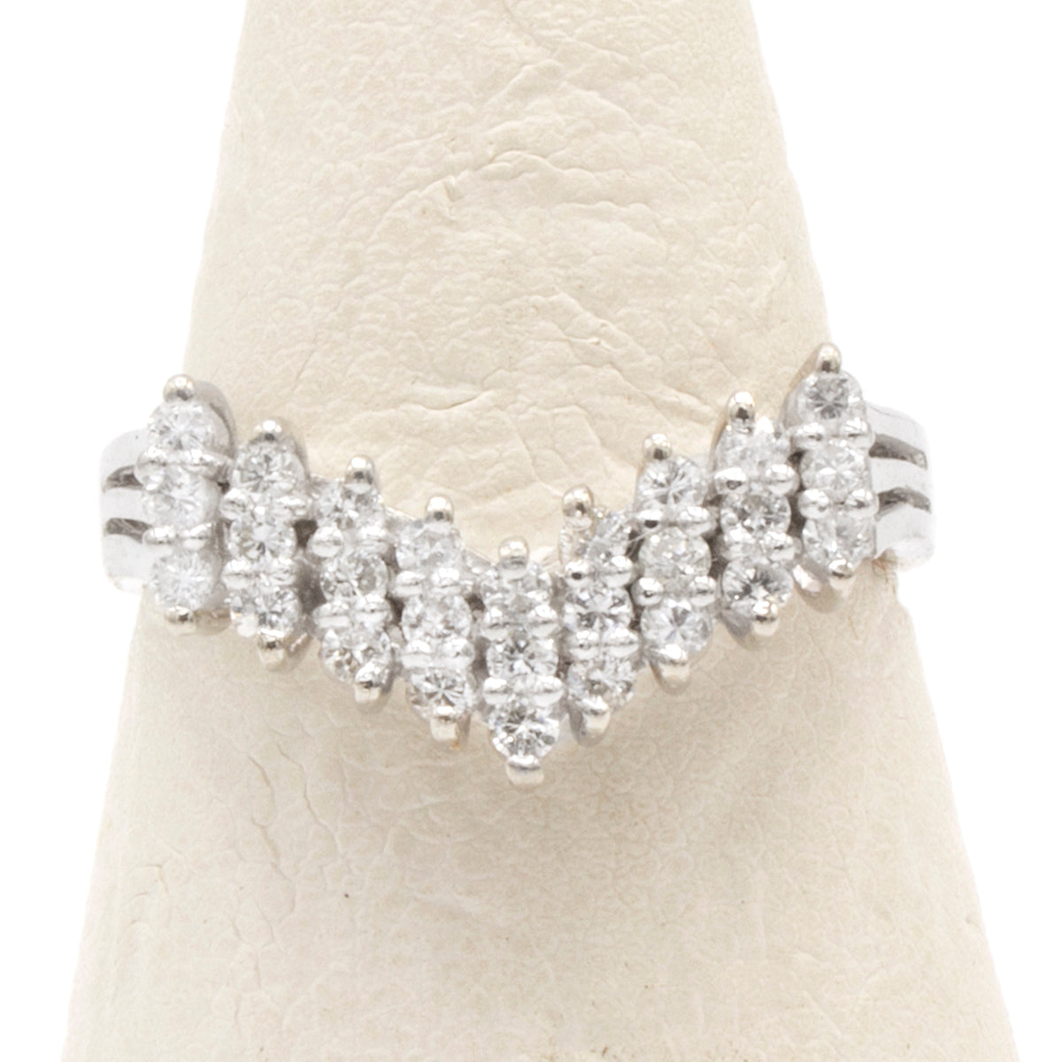 [NON SIGNÉ] platinum and diamond ring SIZE 55