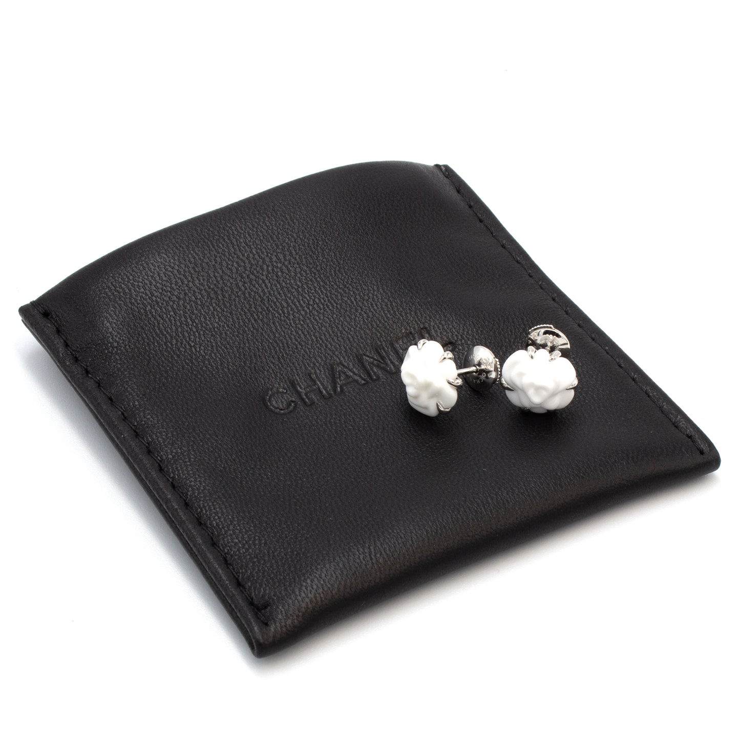 Chanel Camélia 18K earrings