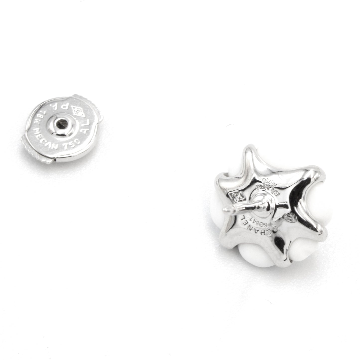 Chanel Camélia 18K earrings