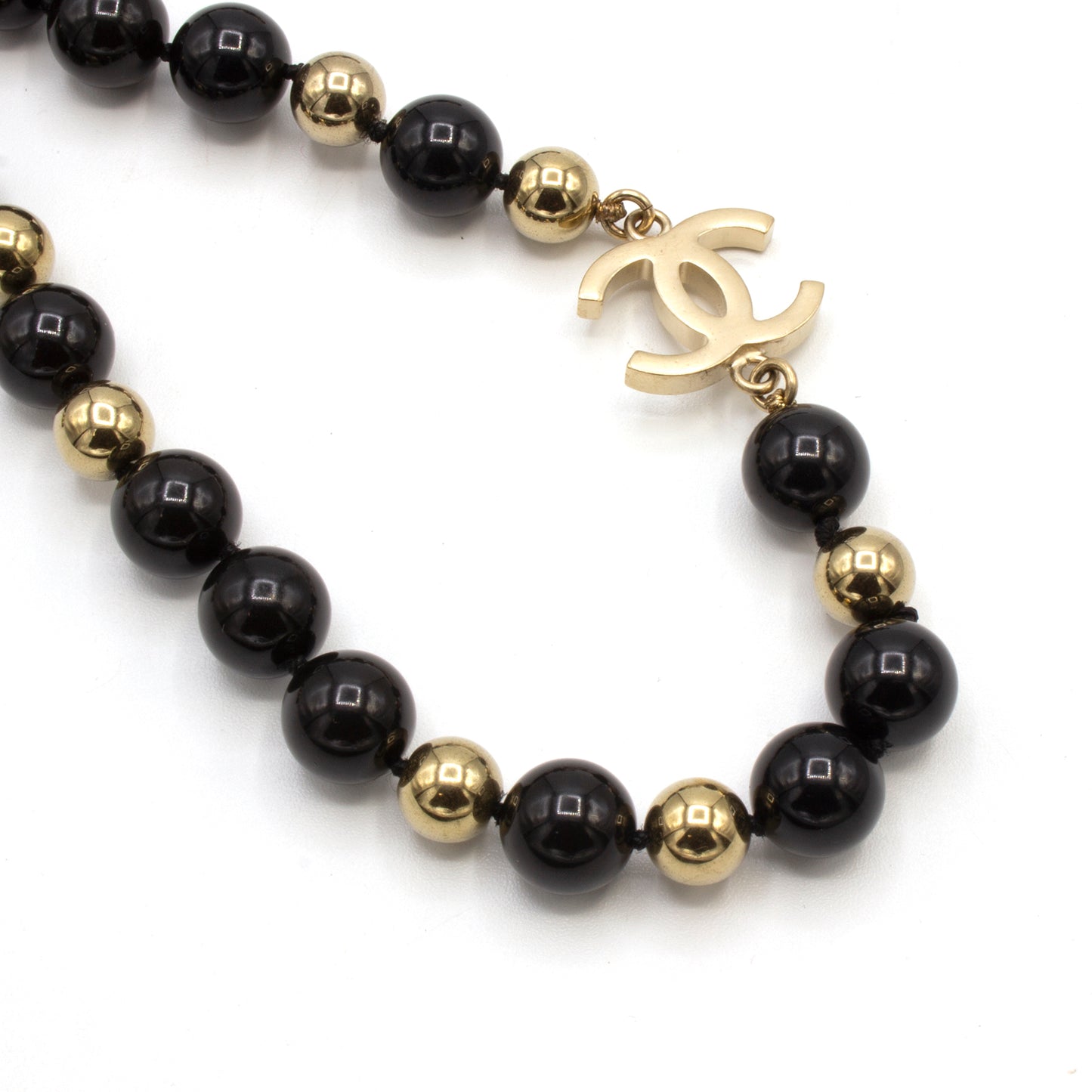 Chanel Coco CC pearl necklace