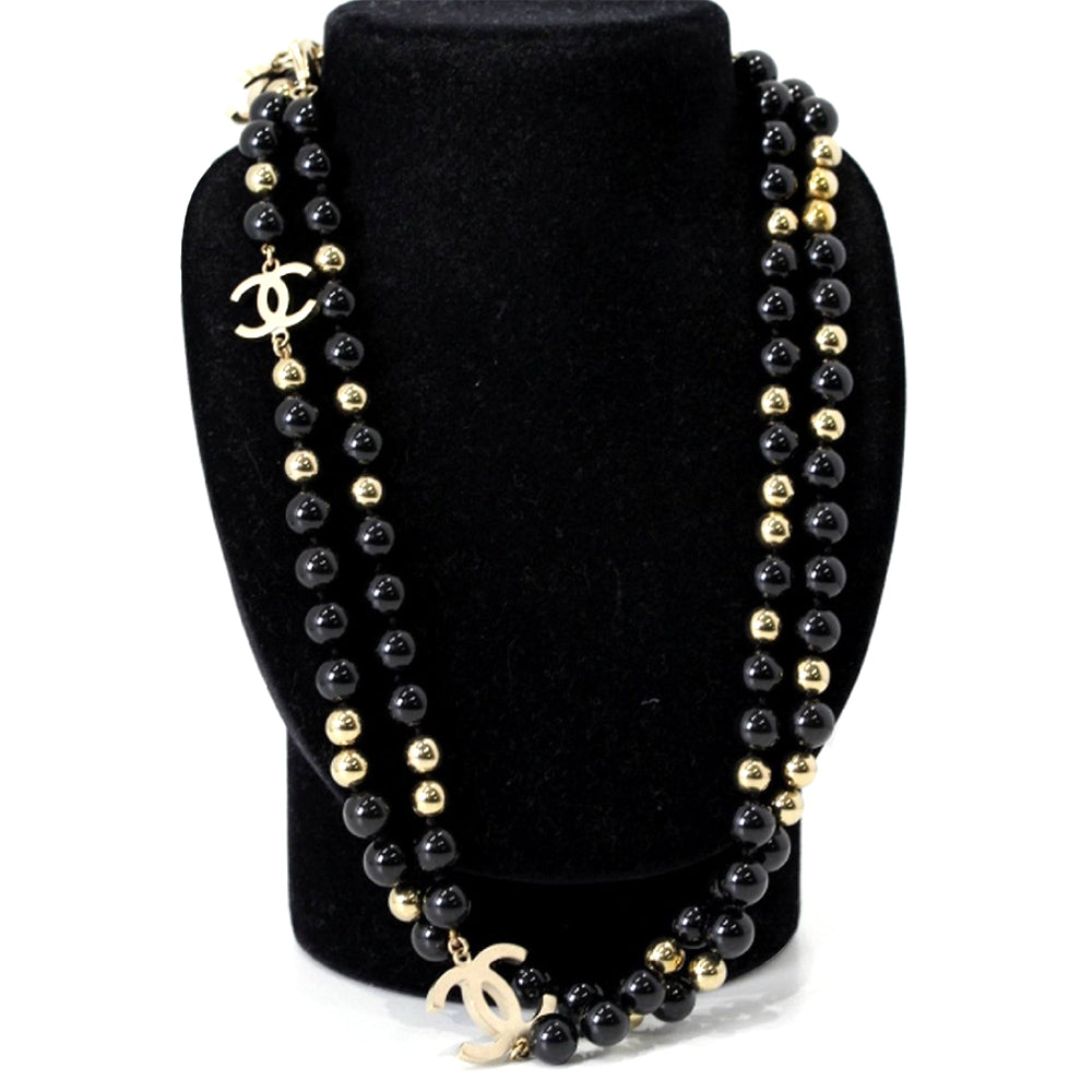 Chanel Coco CC pearl necklace