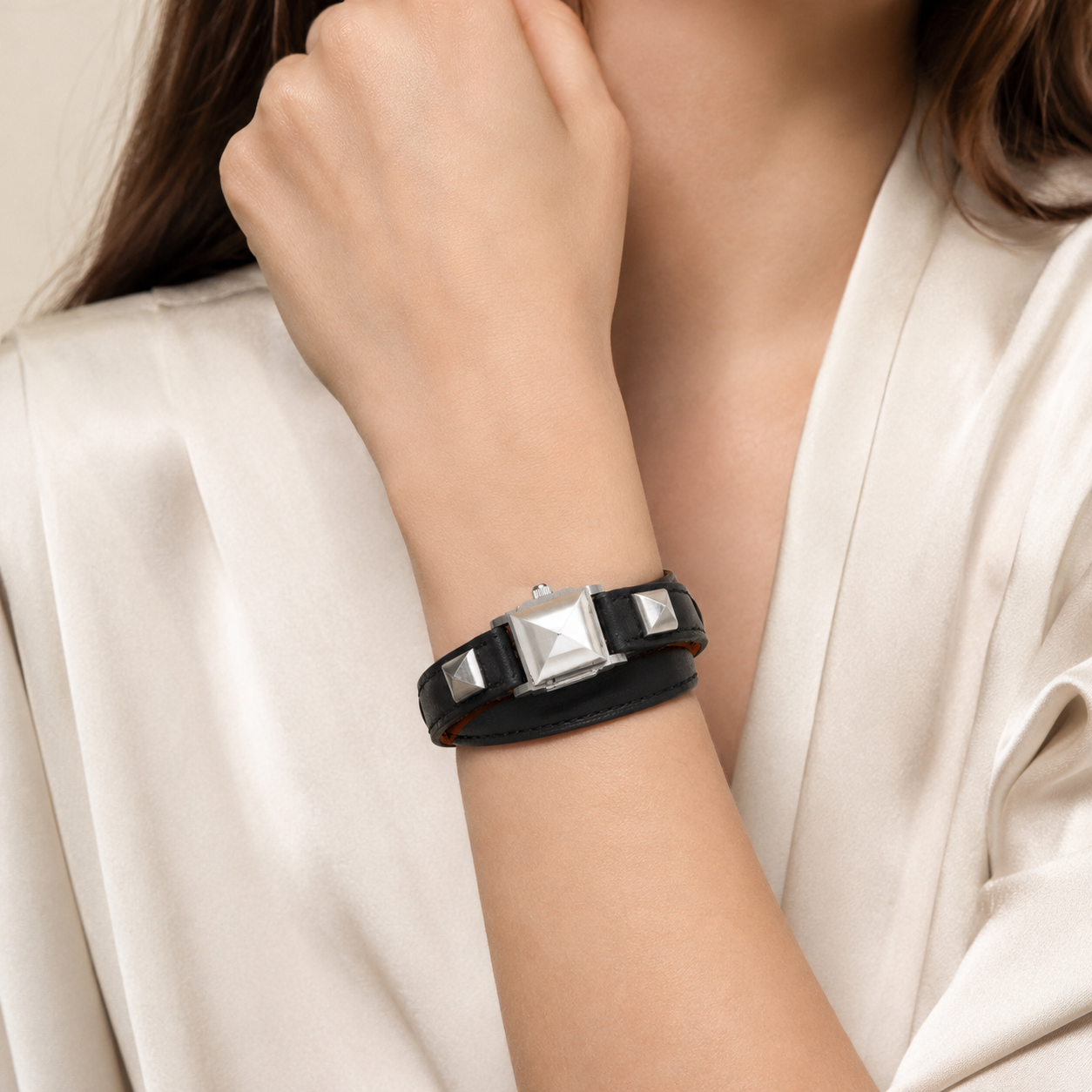 Hermès Médor ME2.111 watch