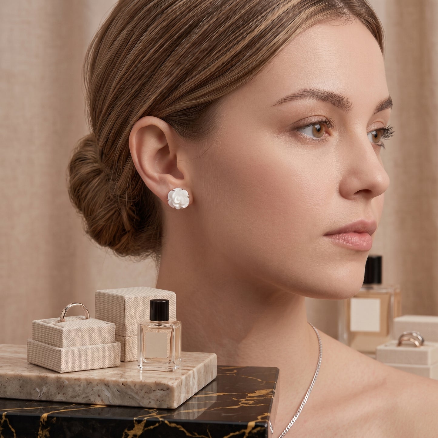 Chanel Camélia 18K earrings