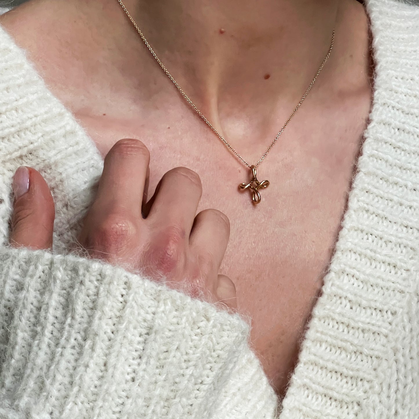 Tiffany & Co Open Cross Elsa Peretti necklace