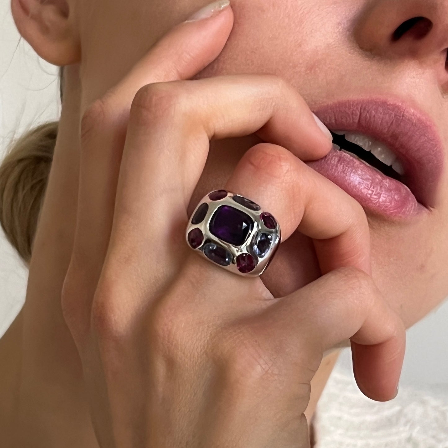 Chanel baroque "Coco Fruits Rouges" ring